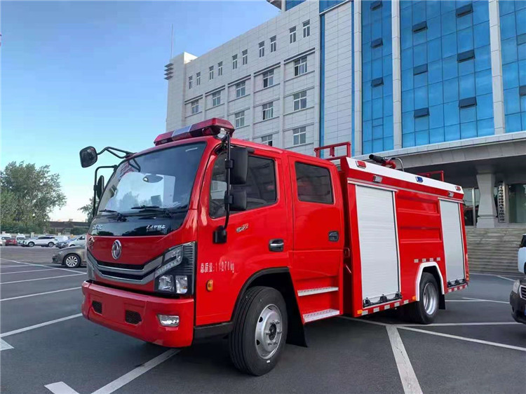 中型水罐消防車容量與機動性優(yōu)勢
